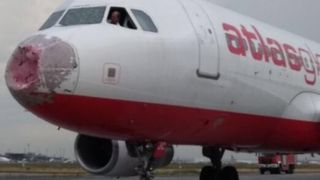 Un pilot a aterizat in siguranta o aeronava cu 121 de pasageri, desi nu avea vizibilitate intr-o furtuna cu grindina din Istanbul