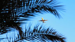 Un barbat si o fata, care faceau plaja, ucisi de un avion care a aterizat de urgenta