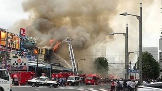 Incendiu la Tokyo, langa celebra piata de peste din Tsukiji
