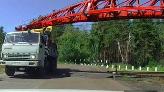 Accident spectaculos! Cum au fost "pedepsiti" acesti soferi grabiti