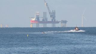 Doi romani, membri ai echipajului unei ambarcatiuni care s-a scufundat in urma unei coliziuni cu alta ambarcatiune, cautati pe Canalul Manecii. Reactia MAE