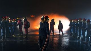 Cincisprezece pompieri italieni, arestati dupa ce ar fi pornit incendii pentru a fi platiti pentru stingerea lor