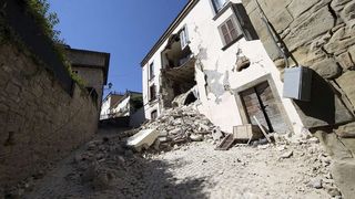 Cutremur puternic in China. Guvernul estimeaza la 100 de morti si raniti bilantul seismului de 6,5 grade. 130.000 de case au fost avariate