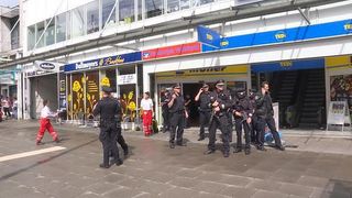 A vrut sa intre cu camionul in oameni. Declaratia halucinanta a agresorului de la Hamburg, care a omorat cu cutitul o persoana