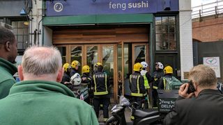 Stare de alerta in Londra. Orasul e terorizat, dupa ce trei persoane au fost ranite cu o substanta neidentificata