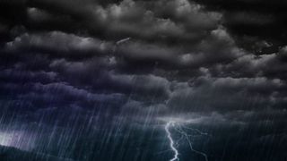 Patru persoane si-au pierdut viata si alte 36 au fost ranite in urma furtunilor violente din Polonia