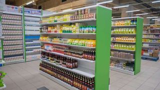 Un roman s-a dezbracat in timpul unui furt intr-o farmacie in Elvetia, pentru a o speria pe farmacista care l-a surprins