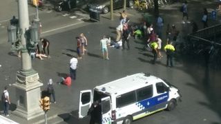 Mister in cazul barbatului mort din masina ce a ranit un politist la un punct de control din Barcelona