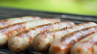 Carnati infestati cu hepatita! Mii de oameni s-ar fi imbolnavit dupa ce au cumparat mezeluri de la un supermarket