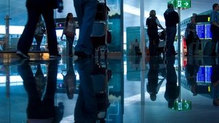 Aeroportul londonez Stansted a fost evacuat, dupa descoperirea unui pachet suspect