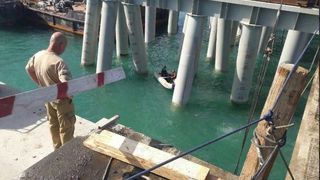 Alerta in Rusia! Cel putin 14 morti, dupa ce un autobuz plin cu pasageri a cazut in mare. Imagini socante