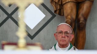 Imagini socante cu Papa Francisc. Suveranul pontif a aparut cu obrazul vanat si taiat la ochi