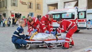 Accident cumplit in Italia! O romanca si batrana de care avea grija, lovite in plin cand traversau strada