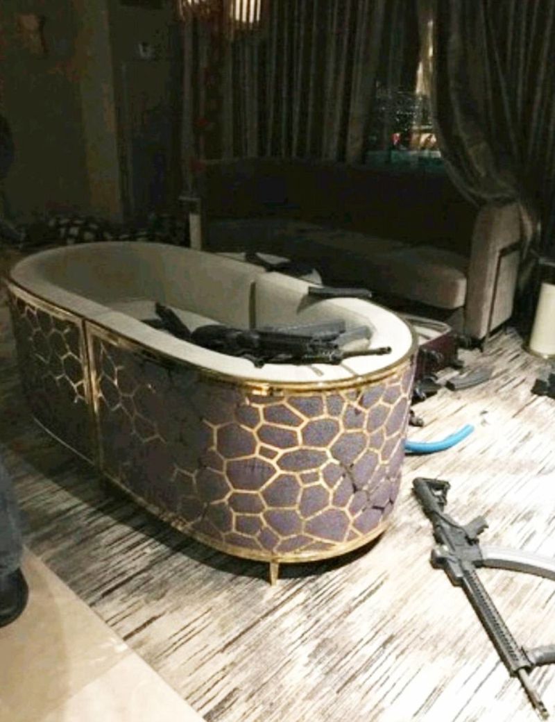 Imagini din camera atacatorului. Sursa: Daily Mail