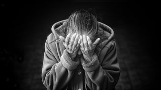 Un barbat si-a dus soacra in varsta de 90 de ani la gunoi. Motivul e incredibil