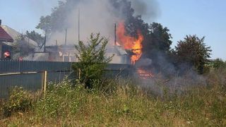 Incendiu devastator la o gradinita! Un paznic a stropit copiii cu alcool si le-a dat foc!