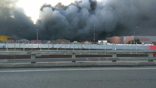 Incendiu puternic la un centru comercial din sud-vestul Moscovei: 3.000 de persoane au fost evacuate, exista raniti