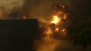 Cel putin zece persoane au murit si 100 au fost ranite in urma incendiilor din California