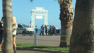 Barbat inarmat cu un cutit, arestat pe Promenade des Anglais la Nisa