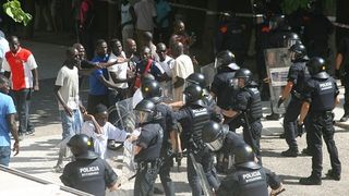 Lupte de strada in Barcelona, de ziua nationala a Spaniei. A fost dezastru!