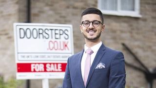 Povestea adolescentului care a pus bazele unei firme cand era in clasa a sasea. Acum, compania lui a fost evaluata la 12 milioane de lire!