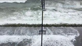 Cerul a devenit portocaliu, apoi a urmat prapadul! Uraganul Ophelia a semanat groaza atat printre irlandezi si britanici