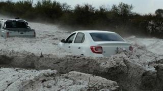 Fenomen meteo extrem de neobisnuit. Locul in care grindina a depasit 1,5 metri