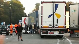 Un sofer de TIR, ucis intr-o parcare din Spania: "A fost gasit sub remorca unui coleg roman"