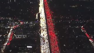 Aglomeratie in Los Angeles, inainte de Ziua Recunostintiei. Oamenii au blocat orasul