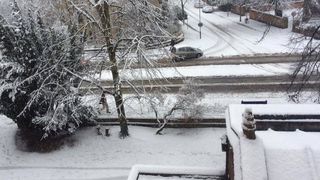 Marea Britanie, paralizata de ninsori! Drumuri inchise, zboruri anulate si localitati fara electricitate