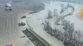 Inundatii devastatoare in nordul Italiei. Sute de oameni au fost nevoiti sa-si paraseasca locuintele inghitite de ape