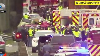 Tragedie in SUA! Un tren s-a rasturnat peste o autostrada - Mai multe masini au fost strivite! Nu se cunoaste numarul mortilor