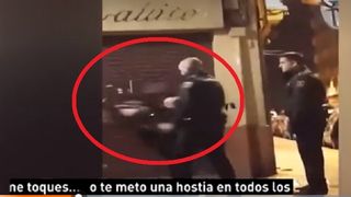 Un politist a lovit cu brutalitate o femeie, incat aceasta s-a prabusit la pamant - Imagini care va pot afecta emotional