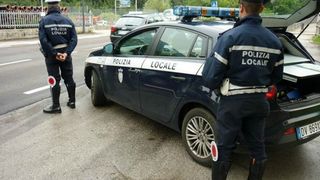 Un roman a desfigurat un italian, presupus amant al sotiei sale!