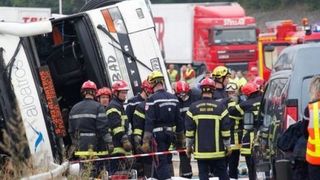 Tragedie inainte de Anul Nou! Cel putin 36 de persoane au murit dupa coliziunea dintre un autocar si un camion
