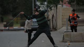 Masina Patriarhului grec ortodox al Ierusalimului a fost atacata in timpul vizitei acestuia in Cisiordania: &bdquo;Tradator!&rdquo;