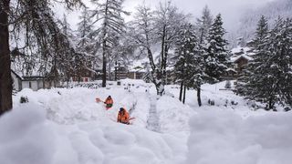 13.000 de turisti, blocati in statiunea alpina Zermatt in urma ninsorilor abundente
