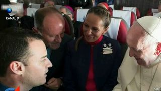 Accident tragic dupa ce Papa Francisc a oficializat o casatorie la 10 mii de metri altitudine! Ce s-a intamplat dupa ce Suveranul Pontif a coborat din avion