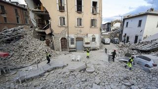 Cutremur mare in Italia: Scolile au fost inchise, iar traficul feroviar a fost suspendat