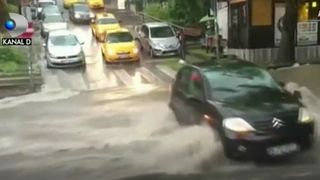 Prapad in Turcia in urma unei ploi! Grindina si ploaia torentiala au facut ravagii