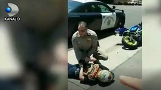 Este REVOLTATOR! Un politist a lovit un tanar cu masina de patrulare, apoi a facut ASTA!