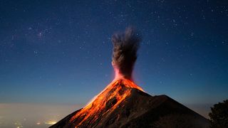Vulcanul Fuego a erupt in Guatemala. Peste 25 de persoane au murit, alte cateva sute au fost ranite