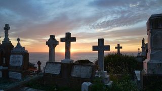 Nu a suportat gandul ca sotia sa a murit si si-a pus capat zilelor chiar la mormantul sotiei