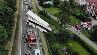 Accident TERIBIL! 43 de copii nevinovati au fost raniti, dupa ce autocarul care-i aducea din excursie a fost lovit de camion