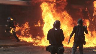 Explozie puternica intr-un club de noapte extrem de frecventat. Cel putin 17 persoane si-au pierdut viata. In club se aflau peste 500 de oameni