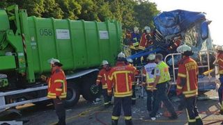 Un accident cumplit s-a soldat cu 31 de victime in Germania. S-a intervenit cu elicoptere si mai multe echipaje de salvare
