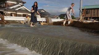 Peste 100 de morti si peste 80 de disparuti! Sunt cele mai mari inundatii din 1983 si pana acum, iar Japonia este in stare de urgenta
