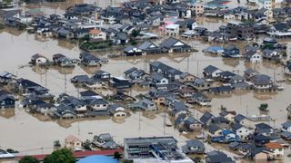 Vremea rea distruge tot in calea ei! S-a lasat cu 141 de morti si sute de disparuti in urma ploilor torentiale si inundatiilor devastatoare