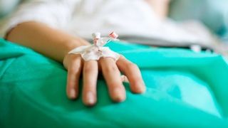 O romanca a fost batuta pe strada, in Italia, pentru ca facea curatenie in dreptul casei. "Aici noi suntem legea"