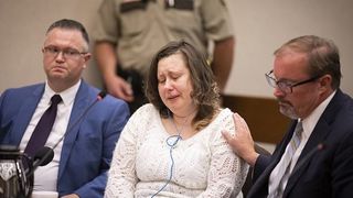 Revoltator! O femeie care a spanzurat un bebelus si a dat cu masina peste trei oameni NU va face inchisoare